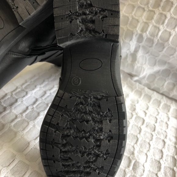 NWOT Women’s black short boots - Picture 7 of 8